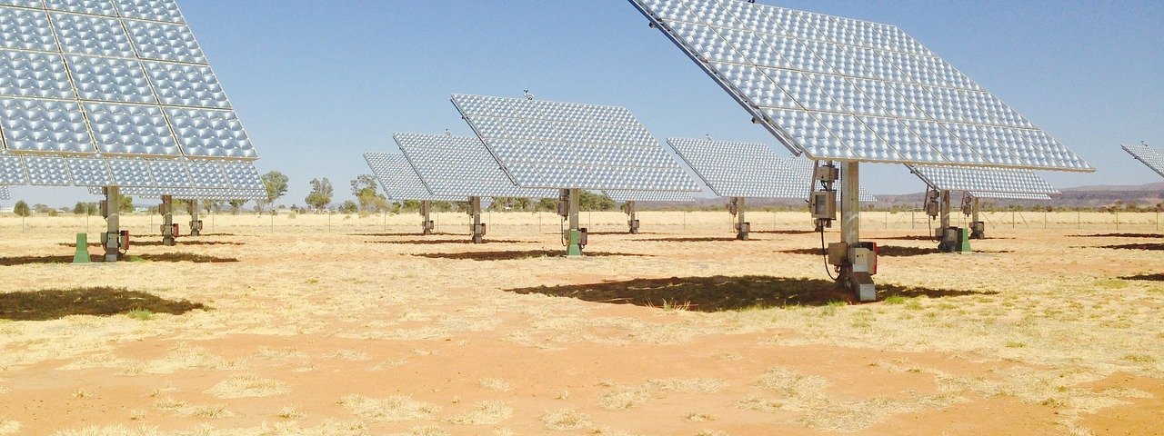 Outdoor array in a flat, arid plain