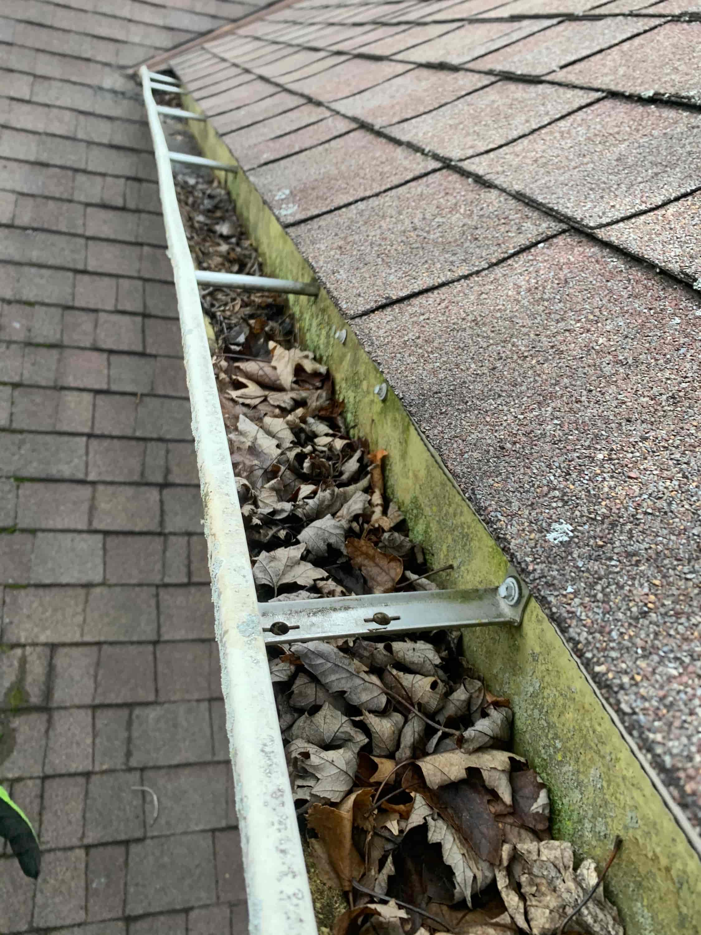 easy way to clean gutters