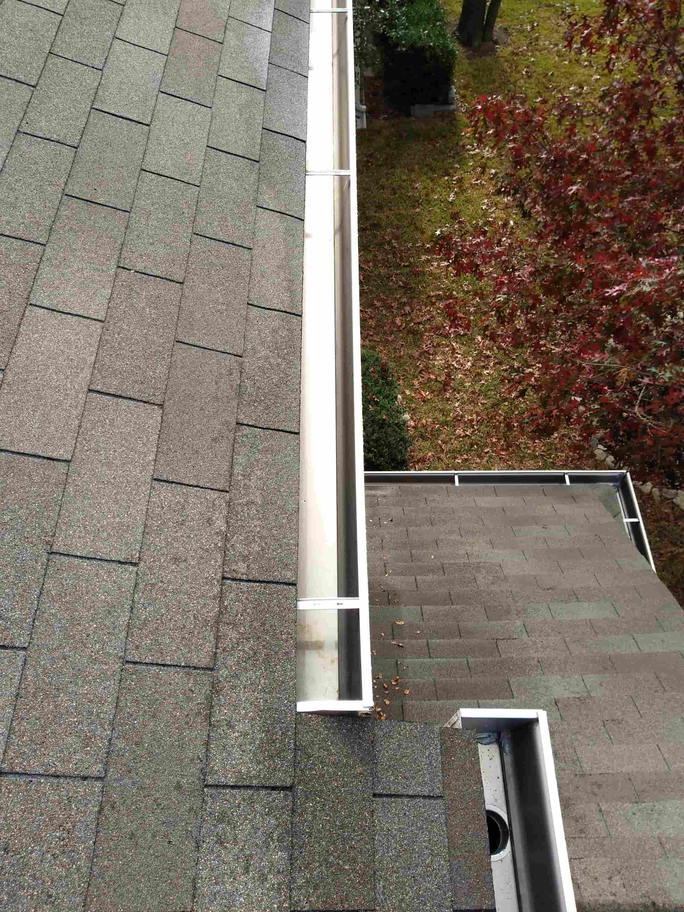 how to clean gutters from roof