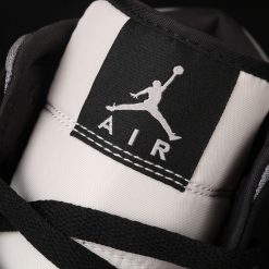 Air Jordan 1 Mid AJ1 1 852542011