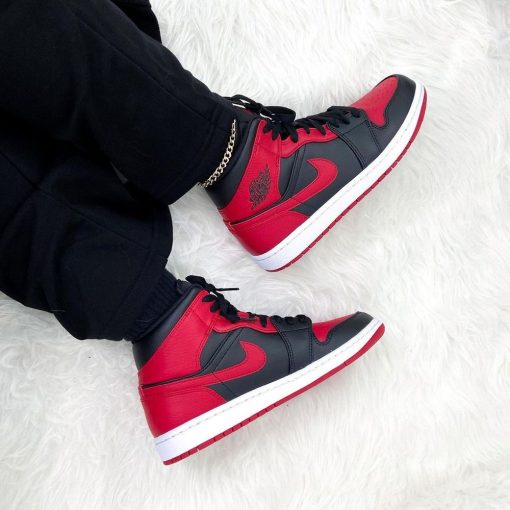 AIR JORDAN 1 MID BANNED