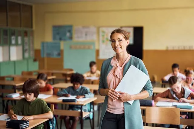 happy-elementary-school-teacher-in-the-classroom-l-2022-11-16-14-47-56-utc