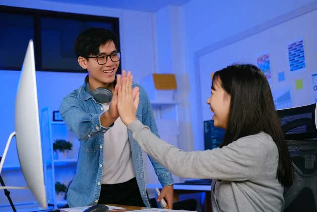 happy-web-developers-high-five