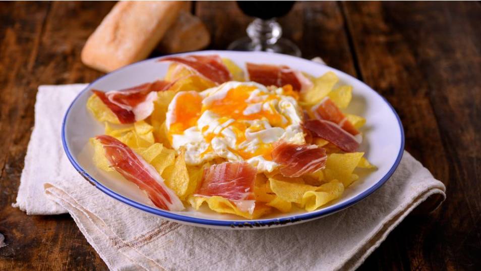 Fried Eggs with Potato Chips and Ham
