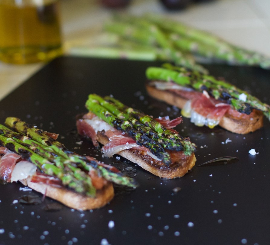 Jamón Ibérico de Bellota Toast with Grilled Asparagus