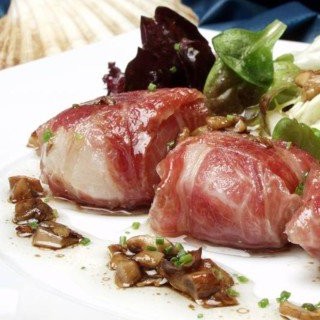 Salad of scallops with Iberico Ham Pata Negra