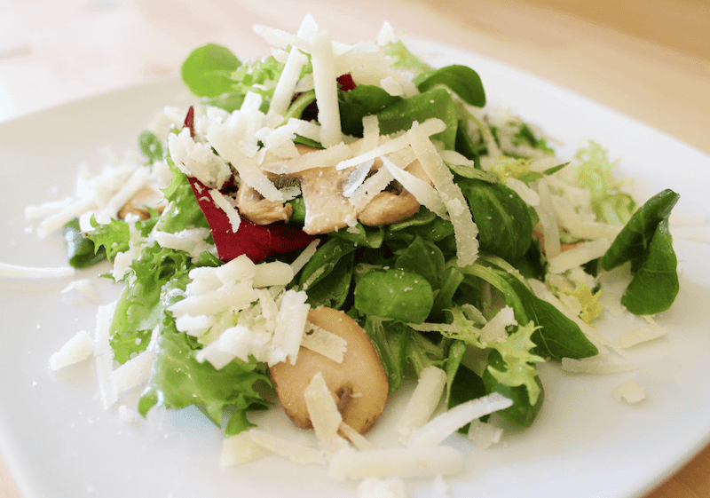 Mushrooms and Manchego cheese salad