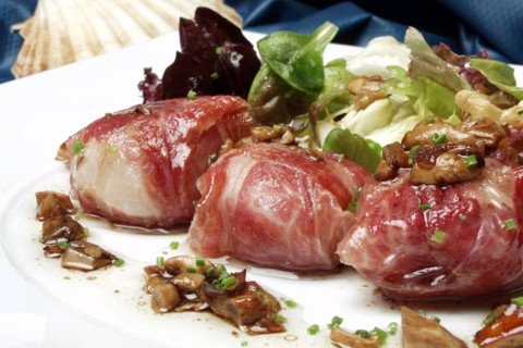 Scallop Salad with Iberico Ham and Mushroom vinaigrette