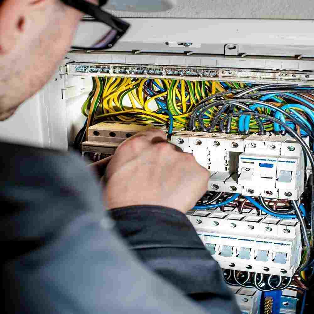 Electrician in Hinsdale