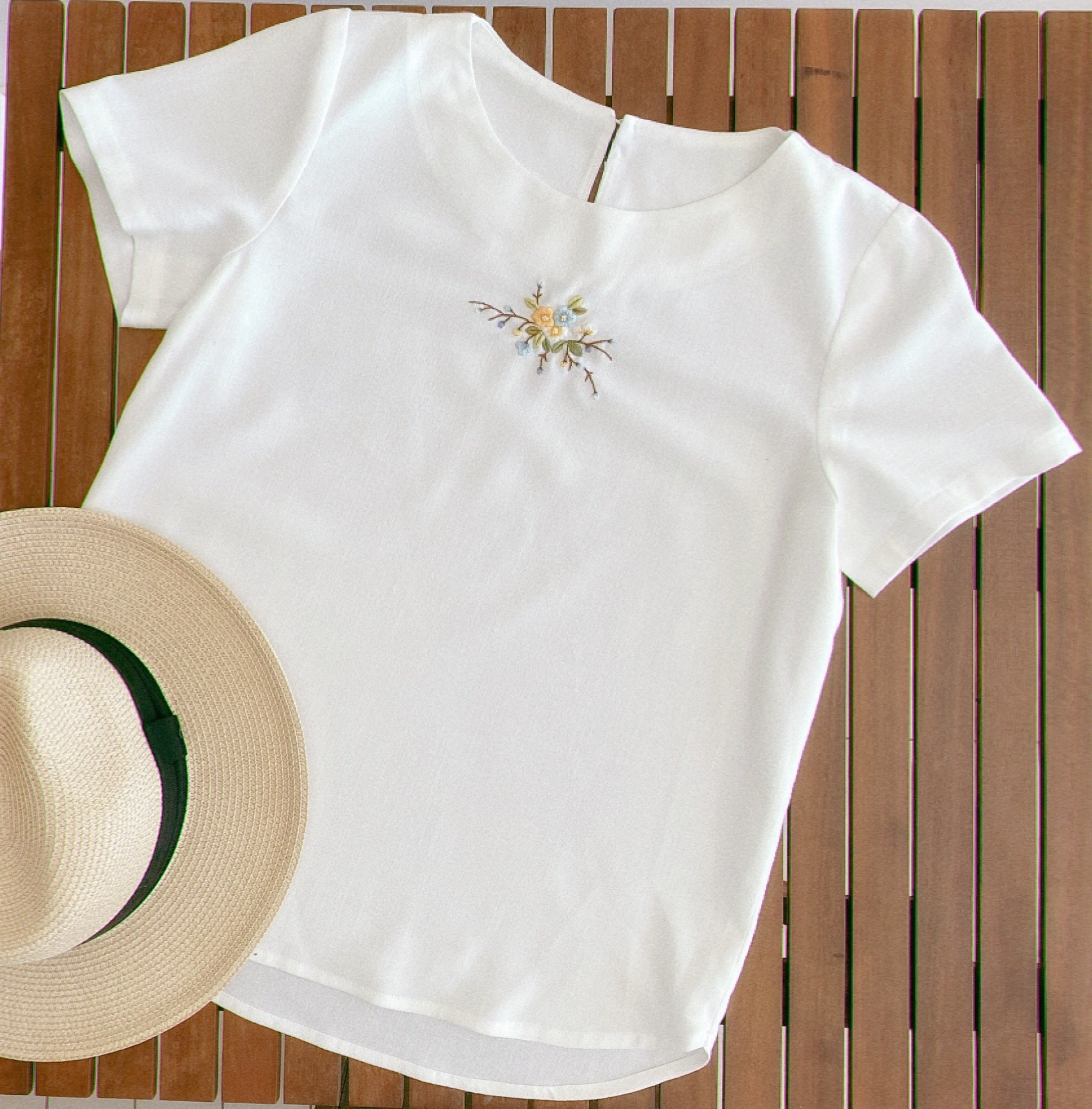 White Hand Embroidered Flower T-shirt Blouse Wrinkle Linenblended Linen