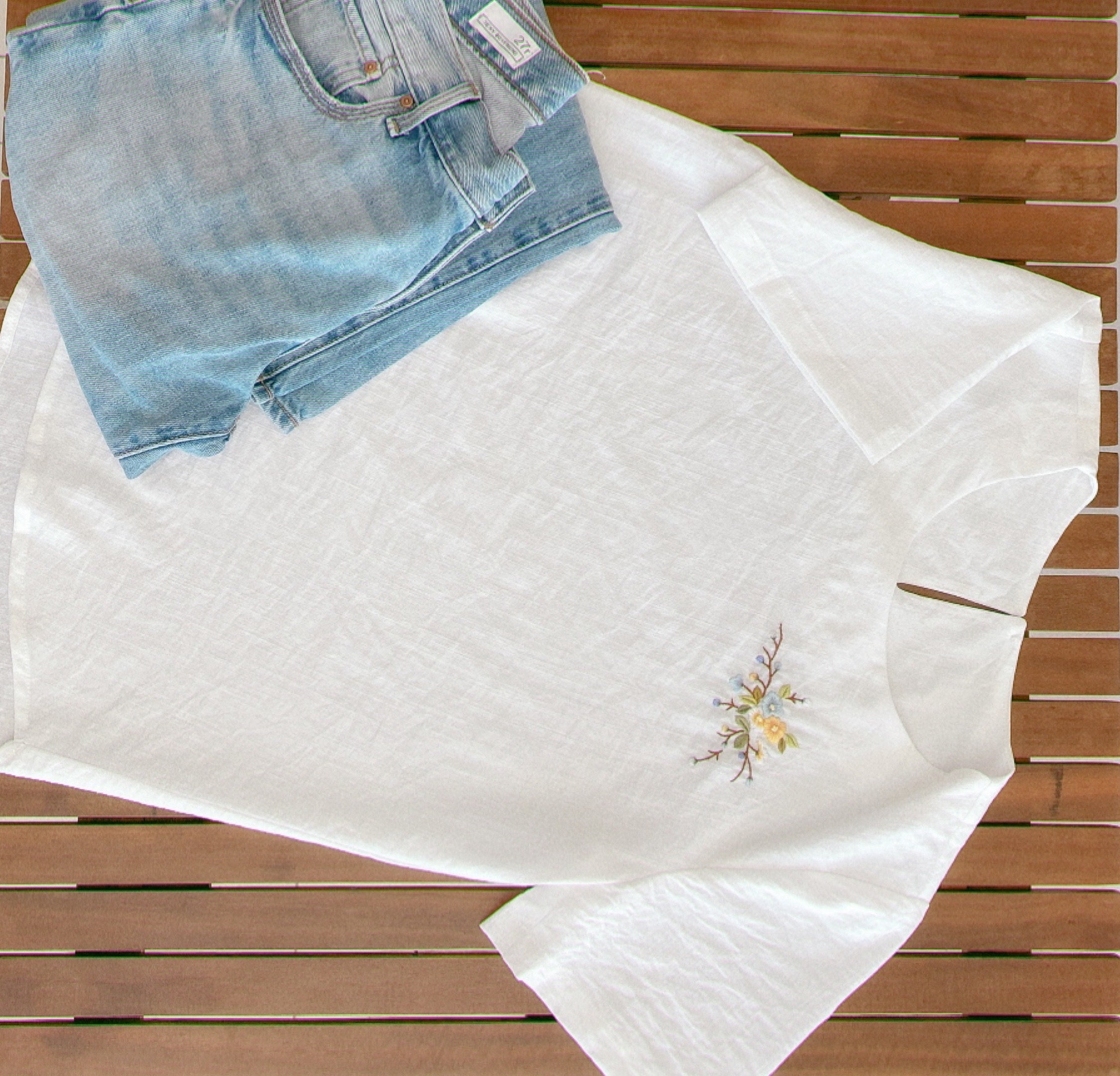 White Hand Embroidered Flower T-shirt Blouse Wrinkle Linenblended Linen