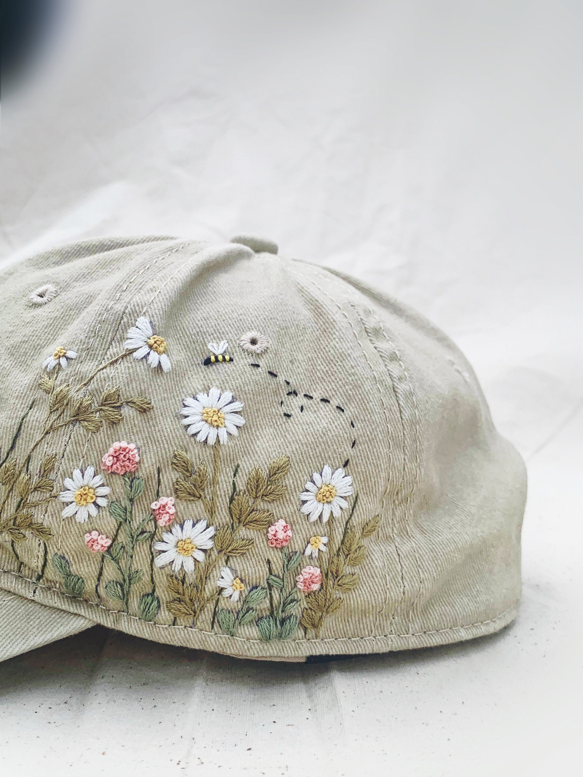 Hand Embroidery White Daisy And Bee Hat Wildflowers Embroidered Hat Personalized Baseball Cap Vintage Embroidered Floral Hat For Woman
