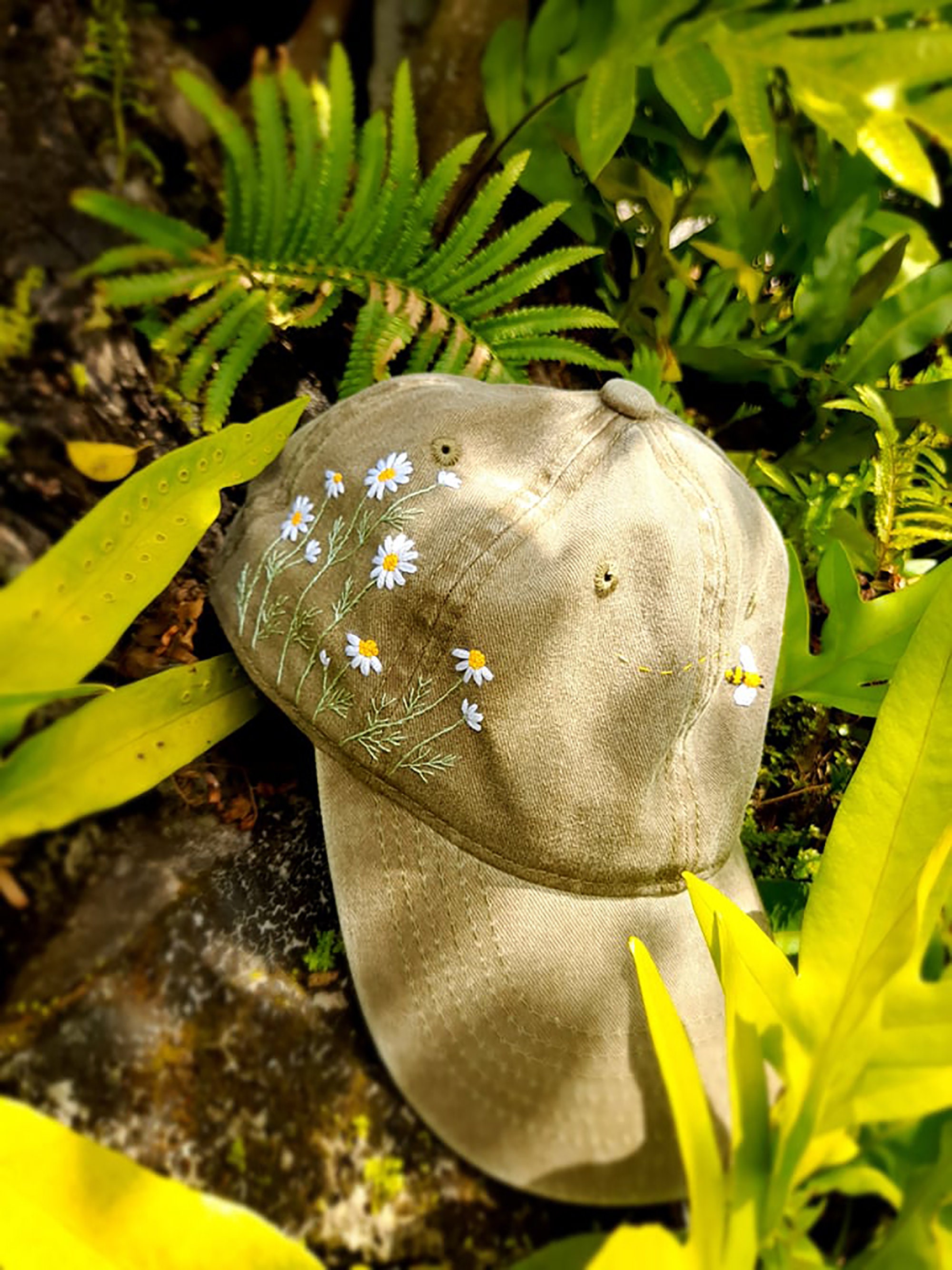 Hand Embroidery Daisy And Bee Hat Floral Denim Cap Baseball Cap Embroidered Flower Cap Vintage Hat For Woman Ready For Shipping