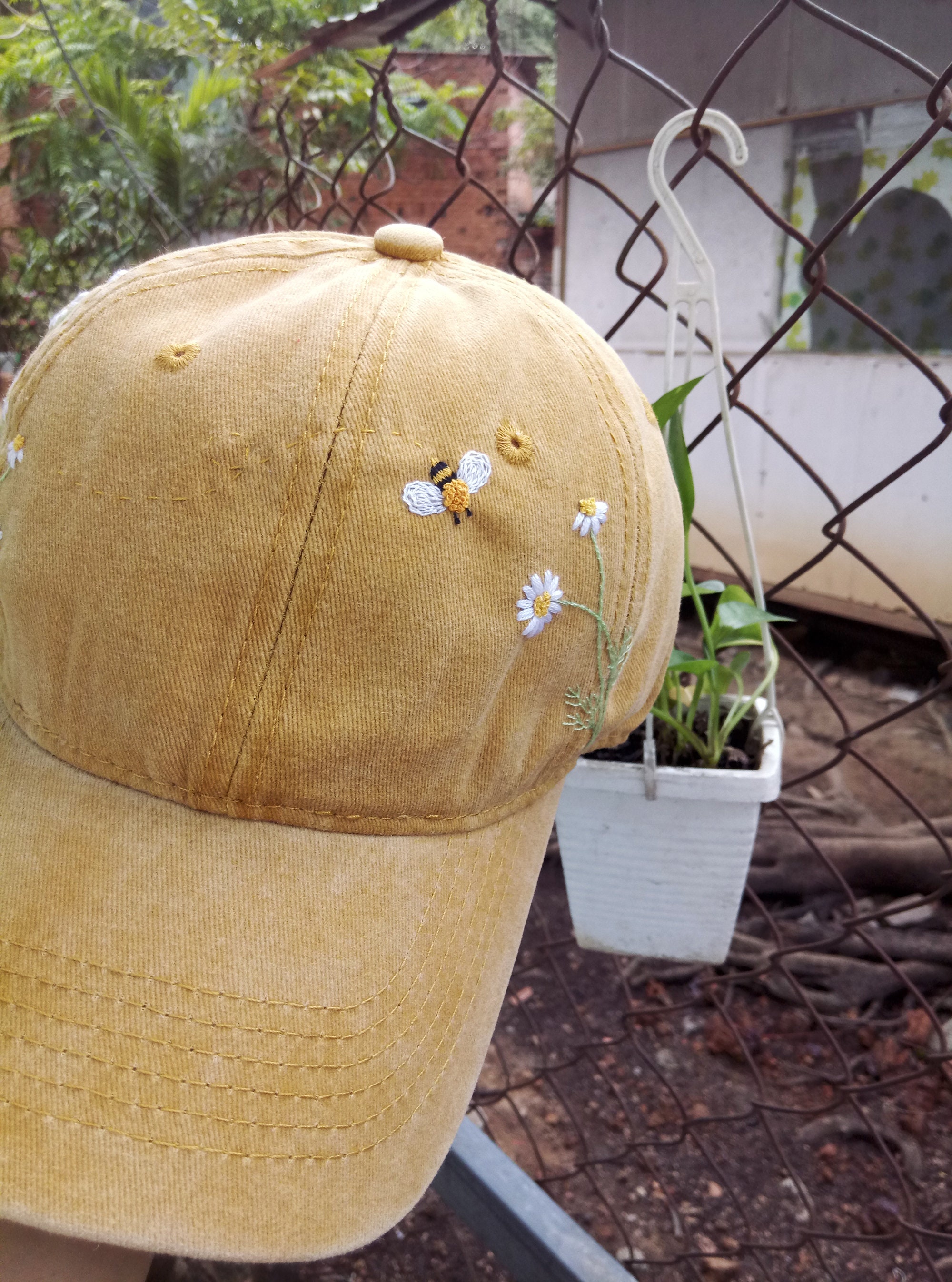 Hand Embroidery Daisy And Bee Hat Floral Denim Cap Baseball Cap Embroidered Flower Cap Vintage Hat For Woman Ready For Shipping