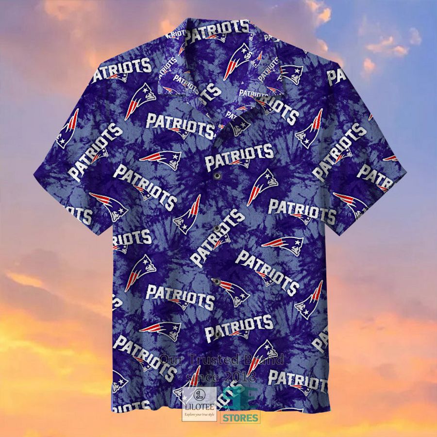 New England Patriots Tommy Bahama Coconut Point Playa Floral IslandZone Navy Hawaiian Shirt