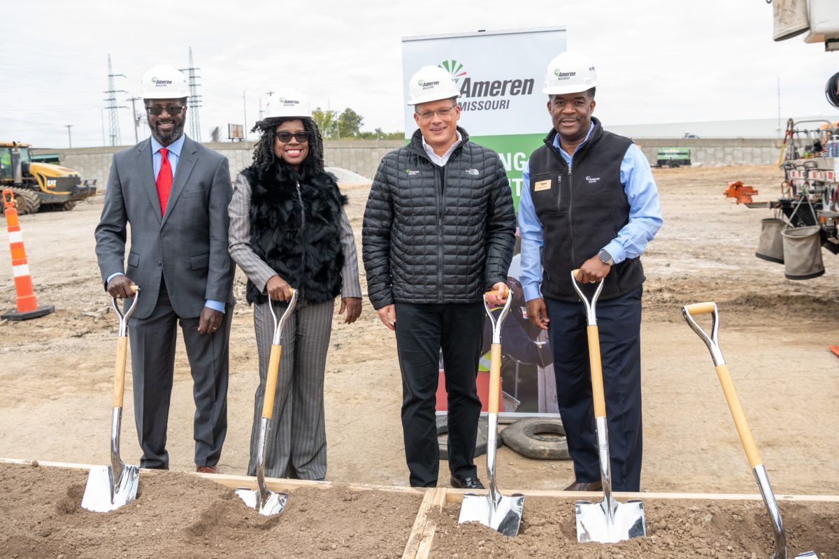 Leaders in KAI/PARIC construction hats shoveling dirt at the Ameren Missouri groundbreaking ceremony