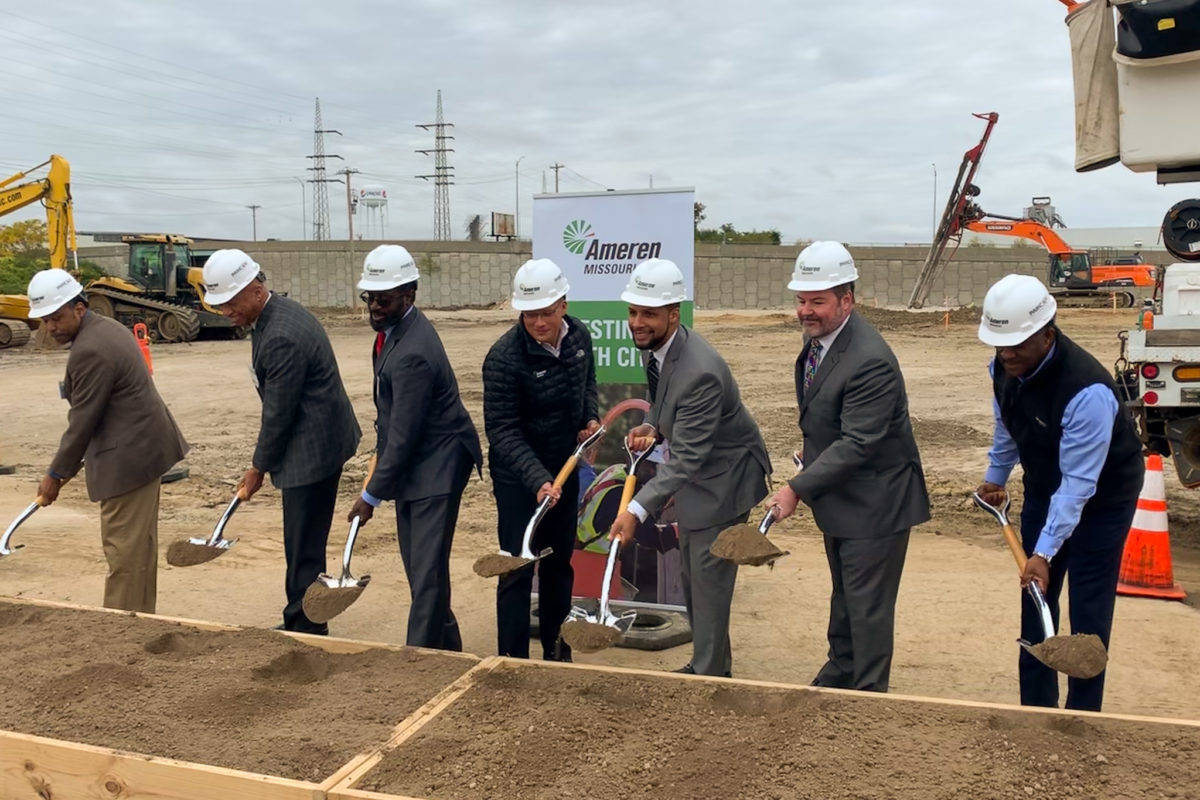 Leaders in KAI/PARIC construction hats shoveling dirt at the Ameren Missouri groundbreaking ceremony