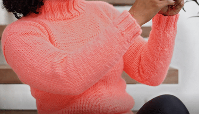 Blusa básica em tricô - Gola alta neon