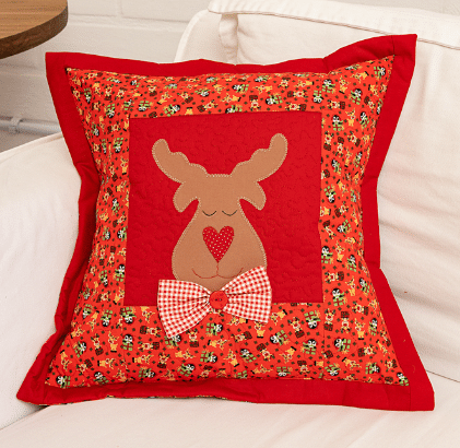 Encante seu Lar com a Almofada de Natal com Rena em Patchwork: Passo a Passo com Gráfico