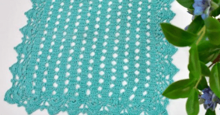 Trilho de Mesa de Crochê Azul