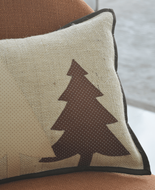 Elegância Artesanal: Almofada Pinheirinho em Patchwork: Com Molde