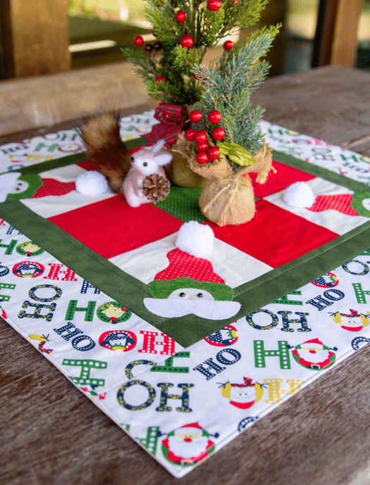 Tradição com Estilo: Centro de Mesa HoHoHo em Patchwork