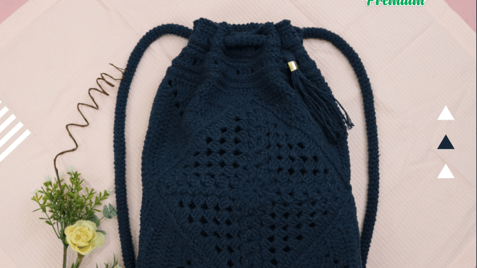 Mochila de Crochê Azul Marinho