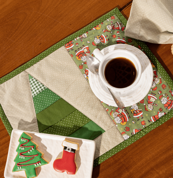 Mug Rug Pinheiro em Patchwork para um Natal Aconchegante