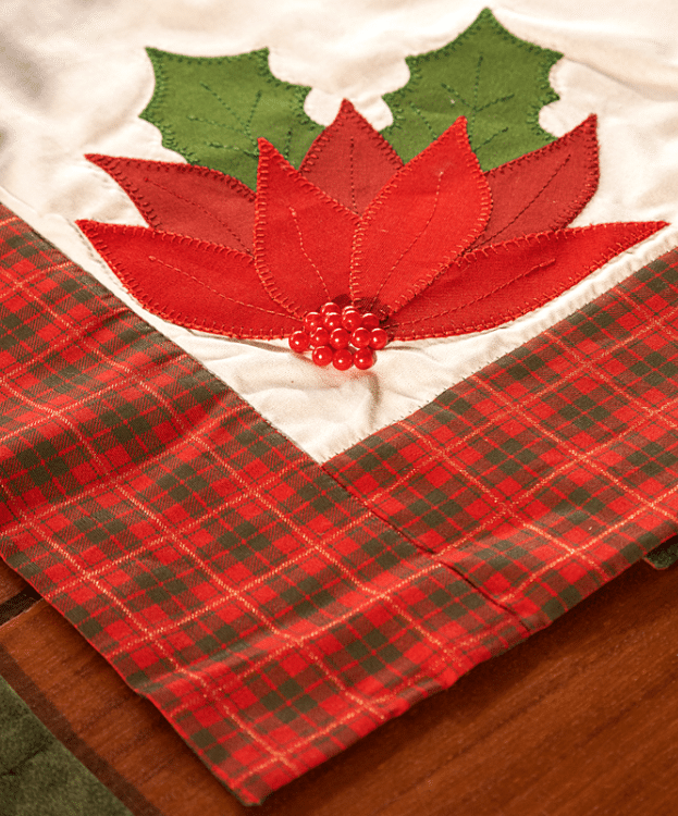 Jogo de Mesa Natal em Patchwork: Elegância Artesanal - Com Gráfico