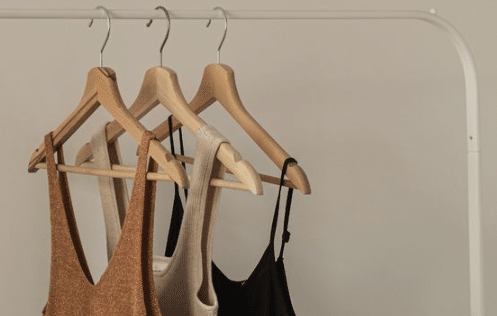 Descubra Como a Tendência do Armário Cápsula Une Moda e Praticidade