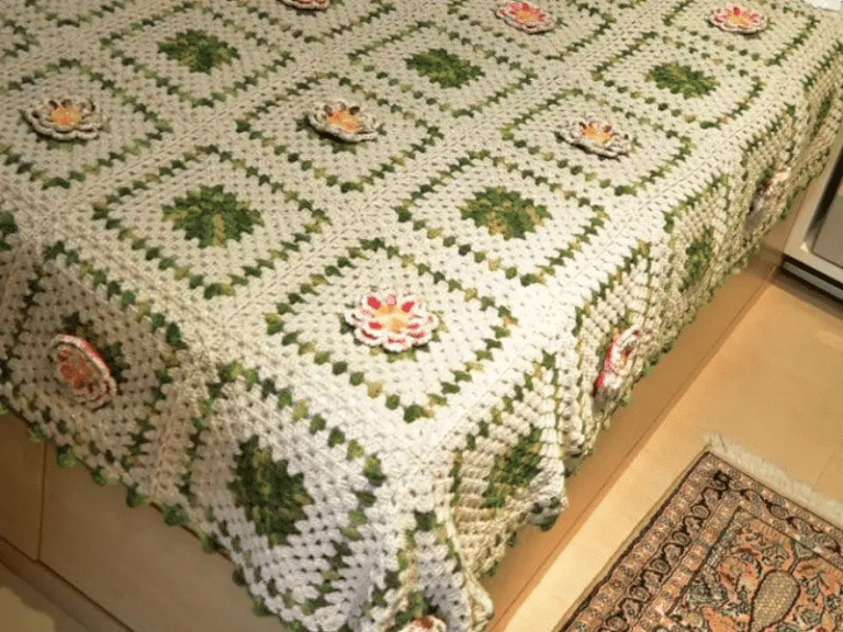 Elegância e Aconchego: Kit Colcha e Tapete em Crochê Completo