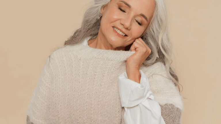 Deslumbre-se com o Poncho Marfim: O Máxima Elegância Tricotada