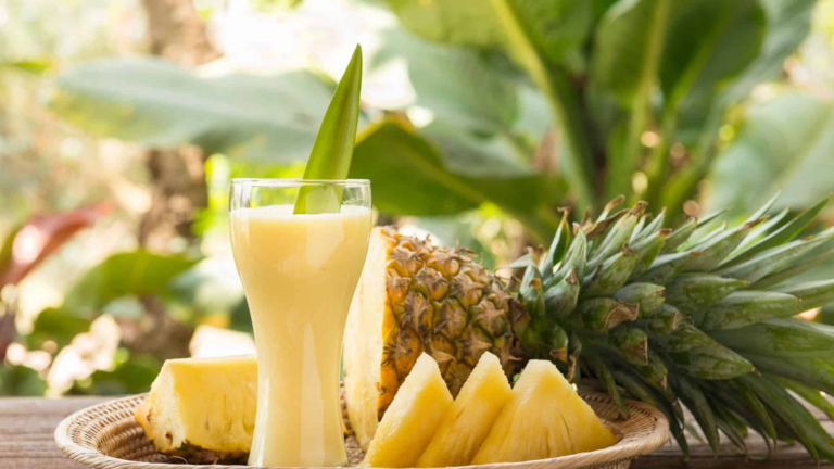 Suco Detox de Couve com Abacaxi