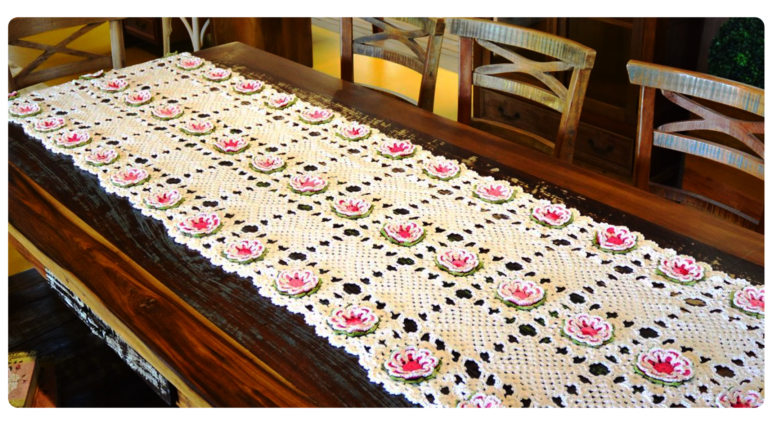 Caminho de Mesa de Crochê Retangular com Flores: Charme e Elegância para Sua Decoração