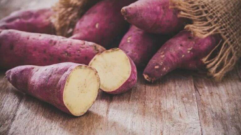 Batata-doce ajuda a ficar forte e emagrecer? Entenda seus benefícios
