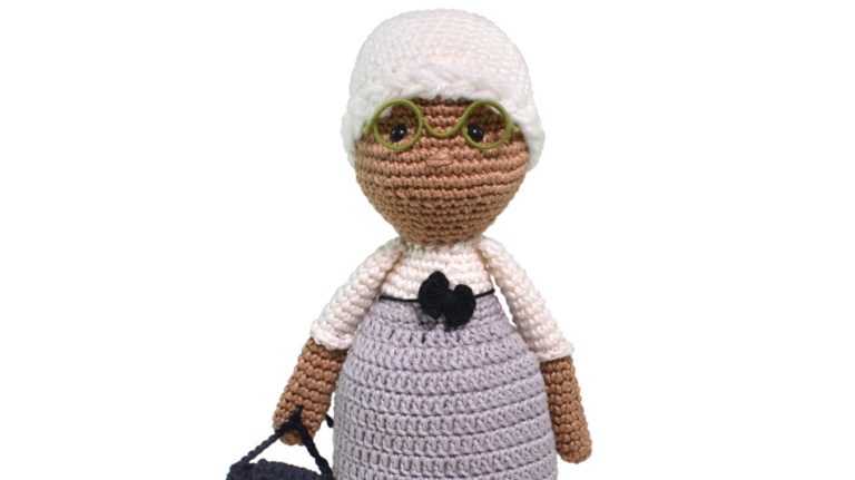 Amigurumi de Crochê Vovó Guilhermina: Um Toque de Doçura e Tradição