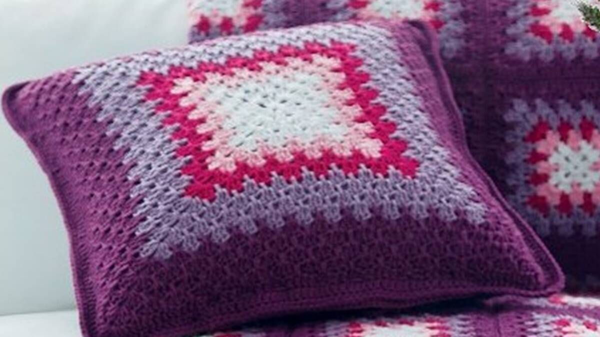 Almofada em Crochê Roxa: Complete Seu Lindo Conjunto!