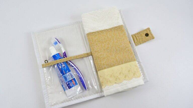 Kit de Higiene Bucal em Patchwork: Se Prepare para as Férias!