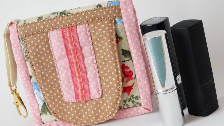 Porta Batons em Patchwork: Um Acessório Divertido e Charmoso!