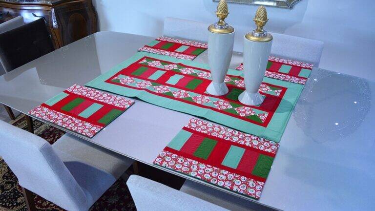 Trilho de Mesa e Jogo Americano em Patchwork para o Seu Natal!
