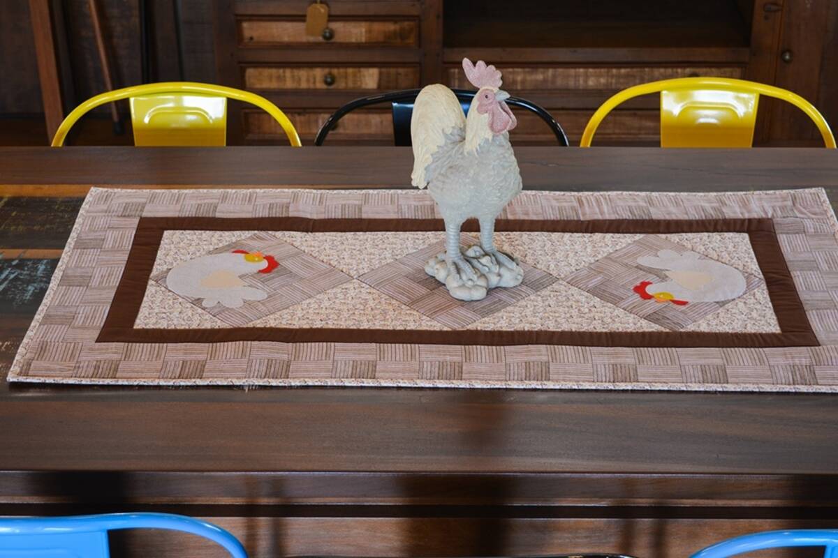 img-destaq-trilho-de-mesa-galinhas