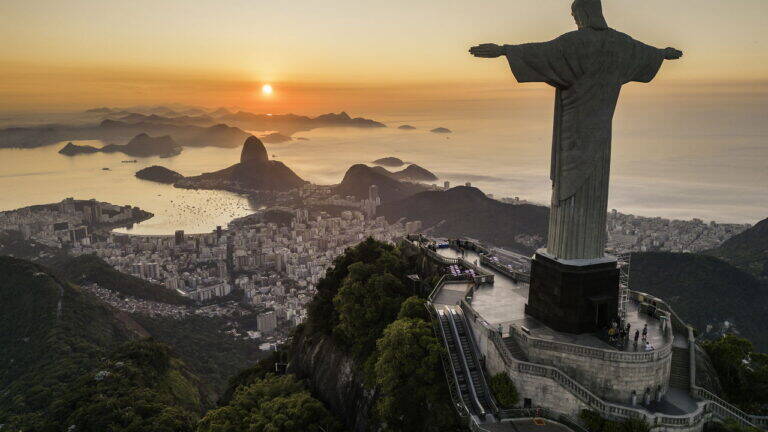 Réveillon 2024 no Rio de Janeiro: Um Espetáculo Multicultural pela Cidade