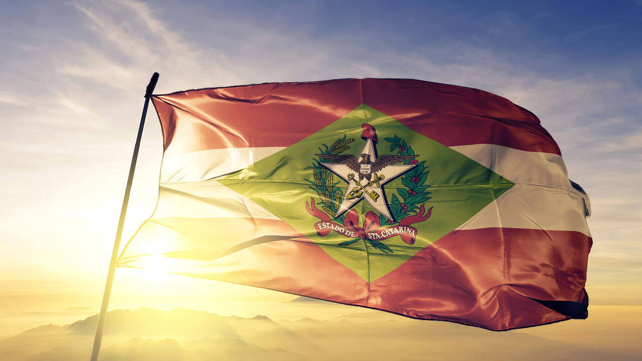bandeira-santa-catarina_Creditos-depositphotos.com-AleksTaurus-1