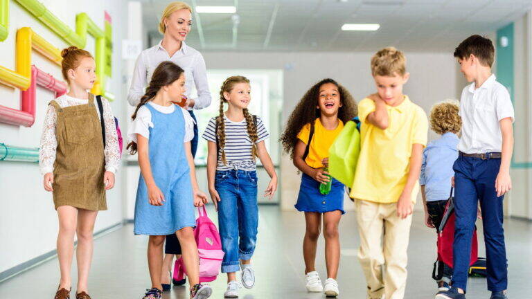Atraso Escolar: Um Ataque à Autoestima e ao Futuro dos Alunos