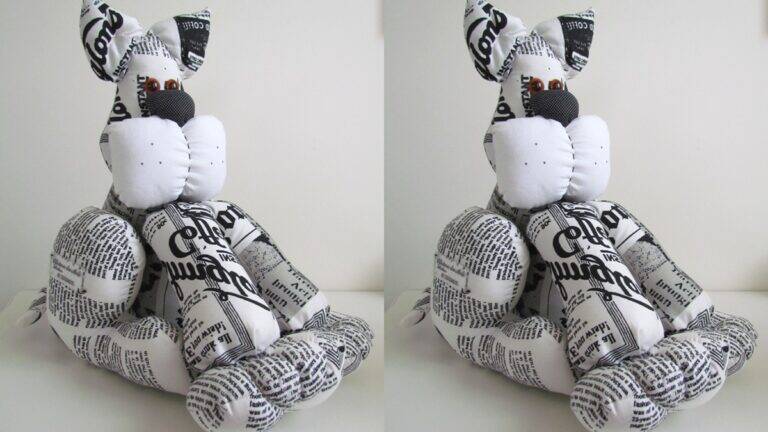 Cachorro de Patchwork com Estampa de Jornal: Faça o Seu!