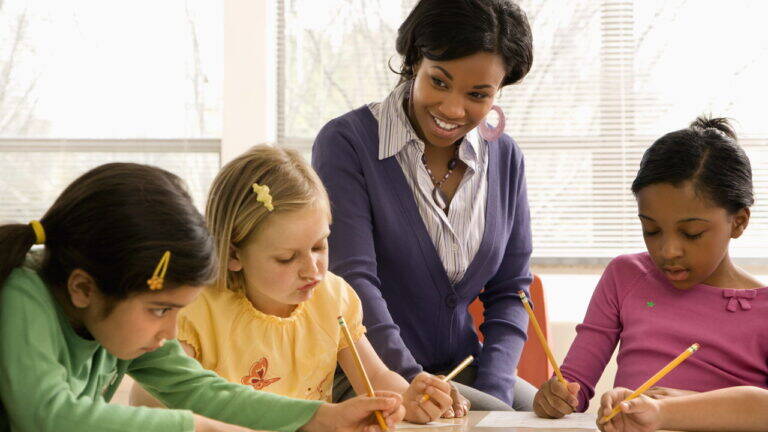 Cultivando Pequenos Gigantes: A Importância da Autoestima na Educação Infantil
