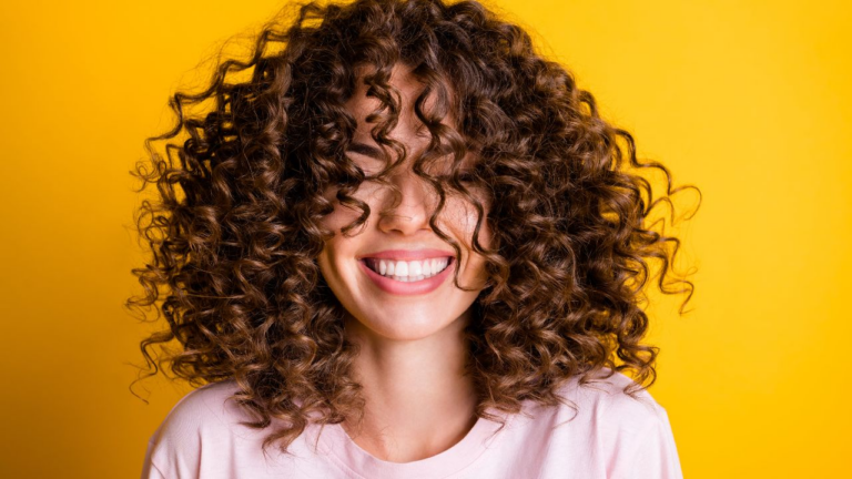 8 Super Dicas para Manter os Cachos Sempre Definidos e com Brilho!