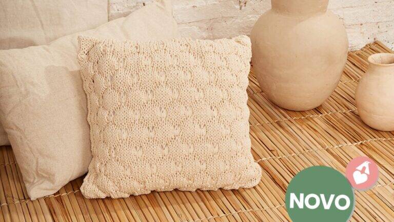 Almofada de Tricô: Beleza e Conforto em Uma Peça Única!