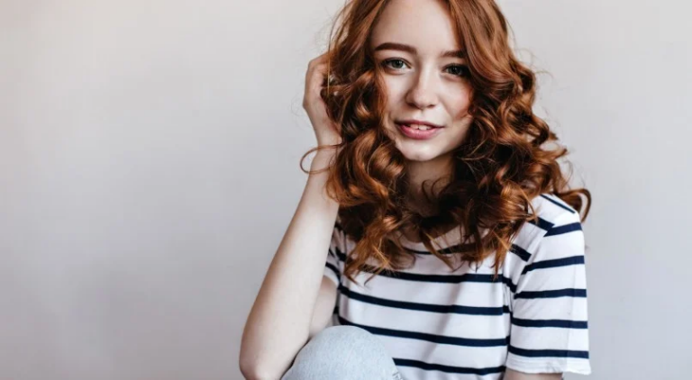 Cabelos médios repicados em alta: 7 cortes de cabelo feminino médio 2025