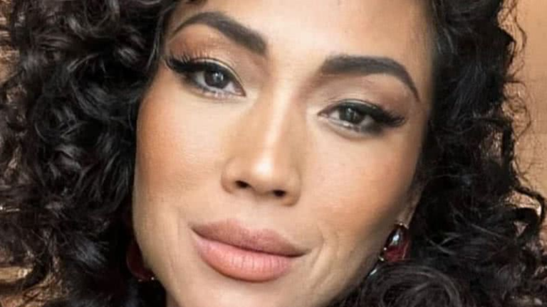 Danni Suzuki impressiona ao mostrar o cabelo cacheado e dizer: “Nasci assim”